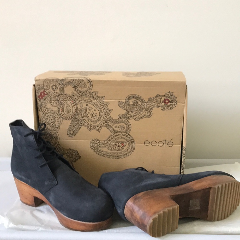 Women’s lace up clog boots.